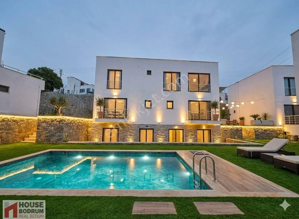 Bodrum Konacık Satılık Sıfır Aydınlık Bakimli Havuzlu Sitede