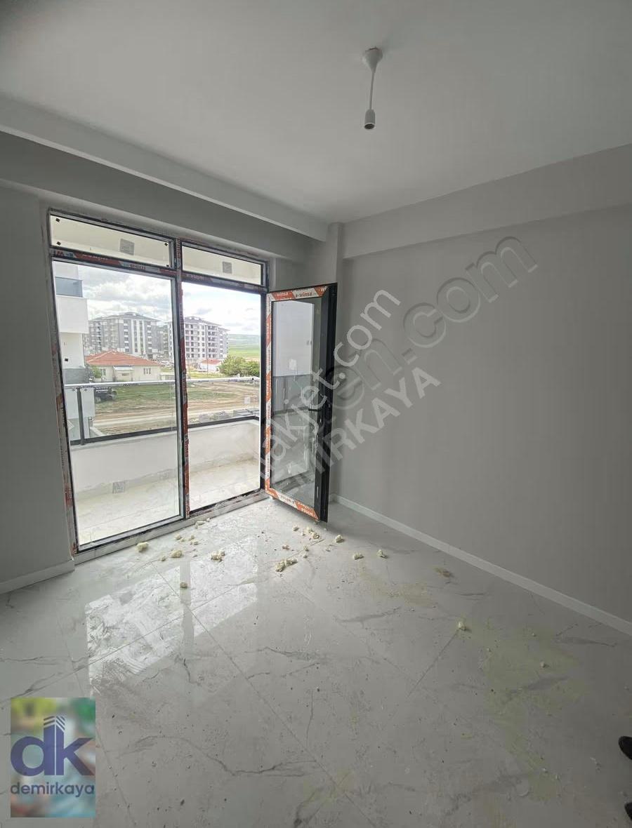 Z- 71 Evler Mahallesinde Site İçerisinde Kiralık 3+1 Sıfır Daire - Görsel 16