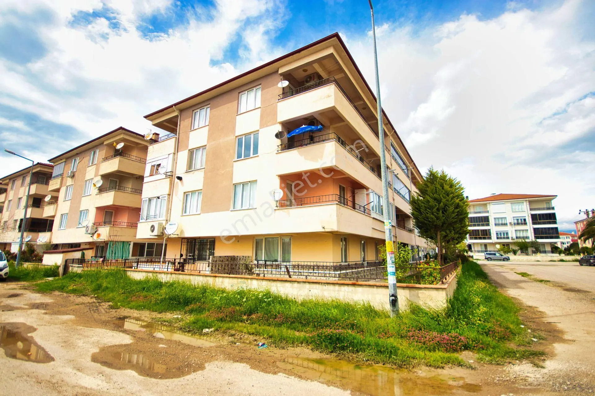 🛑🛑aktif'ten Akçay'da Satılık Kupon Fiyata Arakat Ön Cephe Masrafsız 2+1 Daire