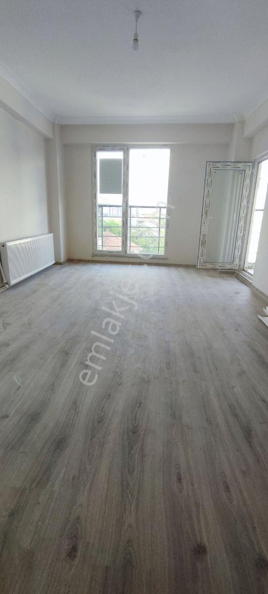 Uçardan Merkezde 3+1 Ebeveyn Banyolu Daire - Görsel 12