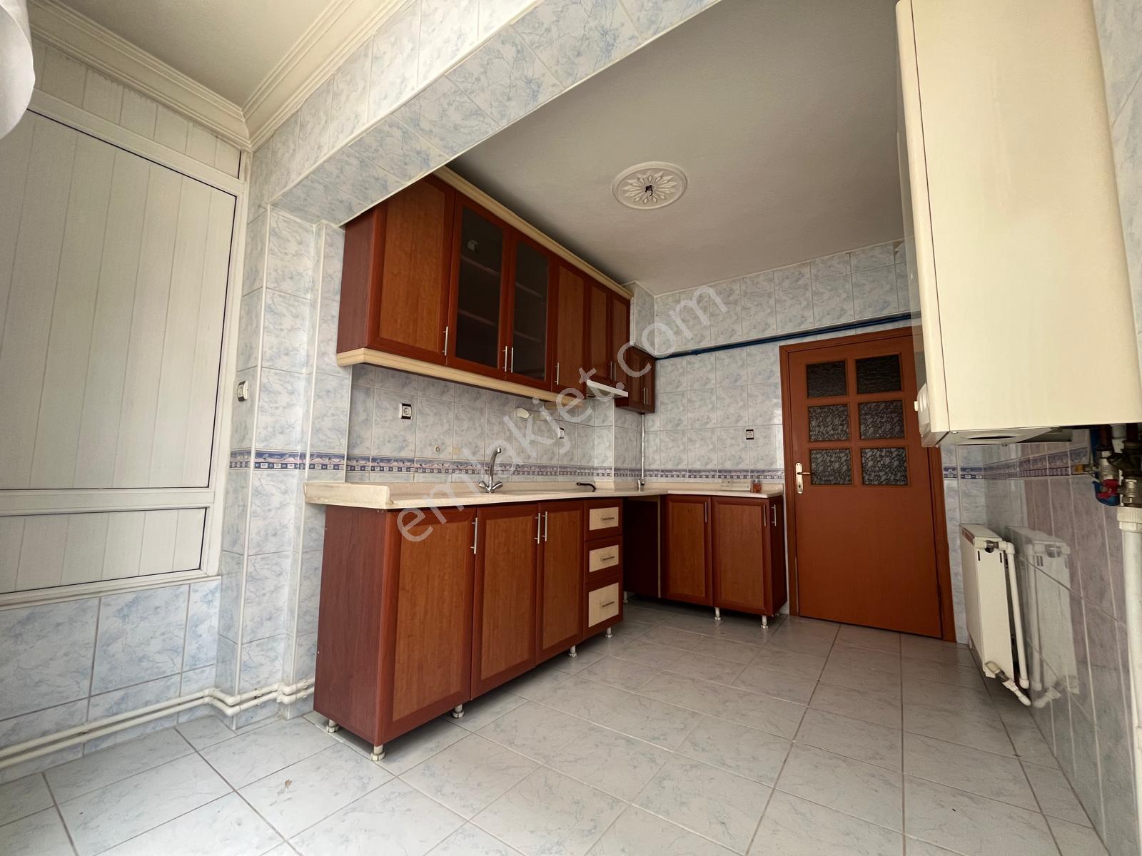Natoyolu Cadde Üzerinde 3+1 1.katta 110m² Satılık Daire - Görsel 3