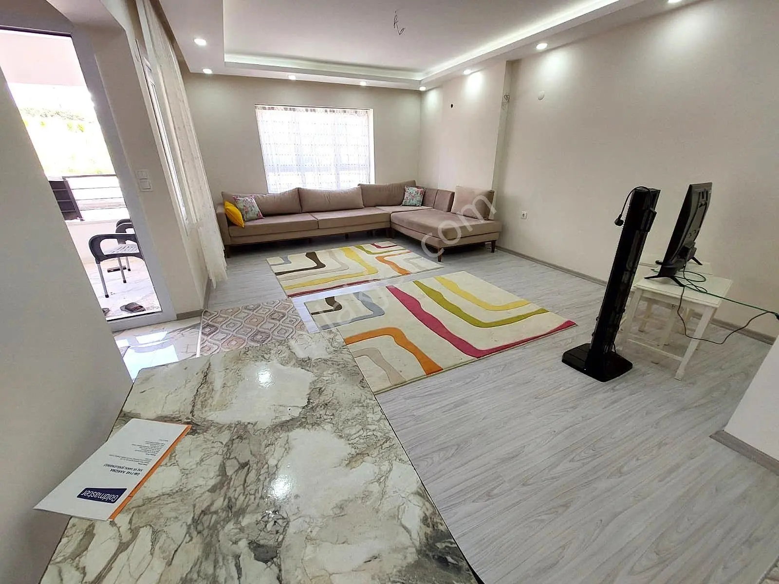 Kuşadası'nda Deniz Manzaralı Avm Yakını Eşyalı 2+1 Satılık Daire - Görsel 3