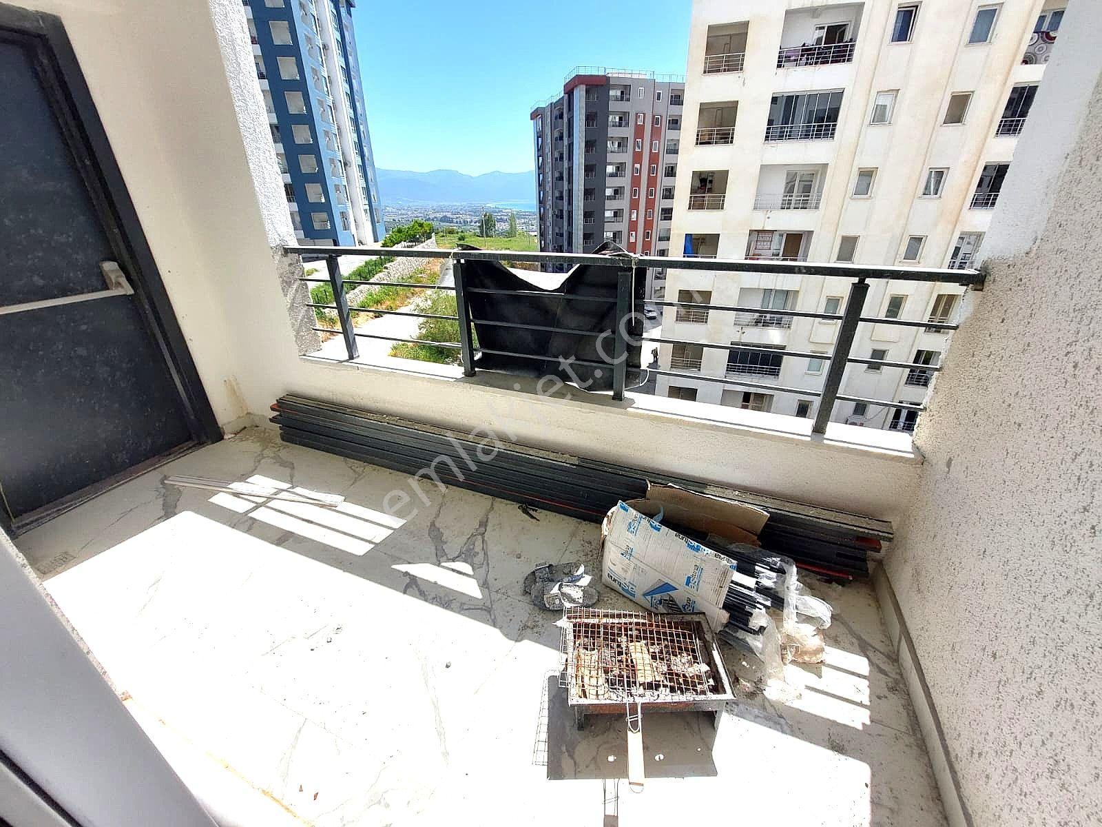 Kuşadası'nda Deniz Manzaralı Avm Yakını Eşyalı 2+1 Satılık Daire - Görsel 19