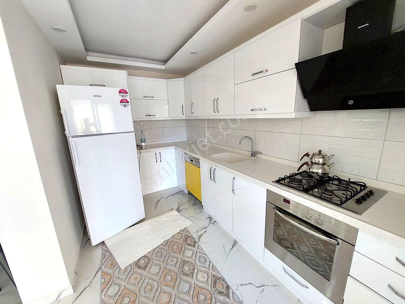 Kuşadası'nda Deniz Manzaralı Avm Yakını Eşyalı 2+1 Satılık Daire - Görsel 8