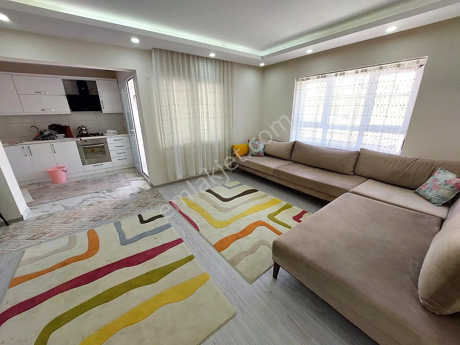 Kuşadası'nda Deniz Manzaralı Avm Yakını Eşyalı 2+1 Satılık Daire - Görsel 4