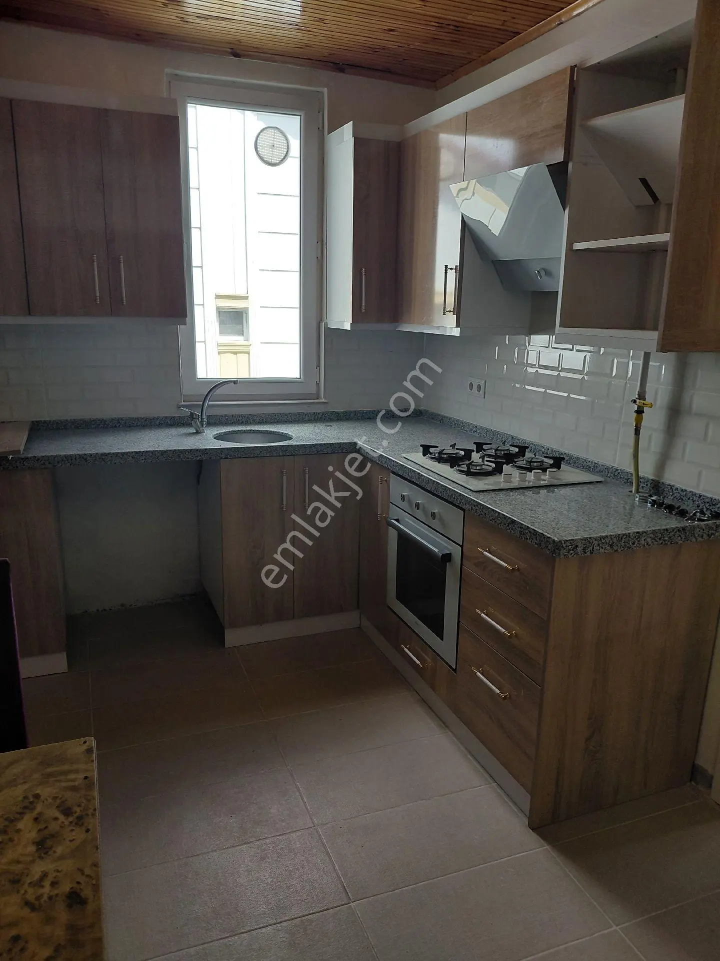 Adalet Gold Group Emlaktan Ayvaz Mahallesinde Uygun Fiyata 2+1 Kiralık Daire
