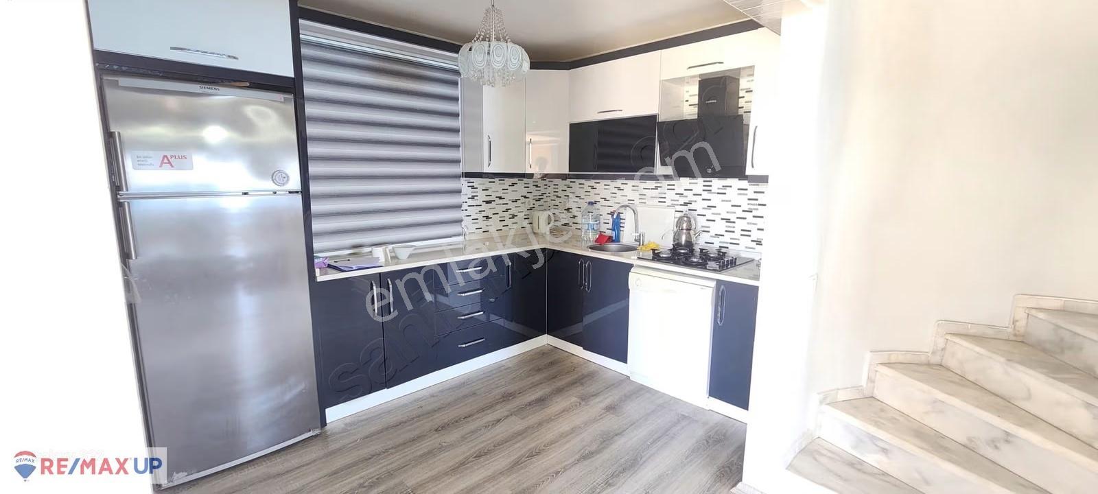 Çeşme Cumhuriyet Mah. Denize 20 Adım Satılık Villa - Görsel 16