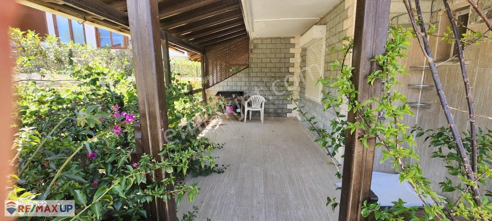 Çeşme Cumhuriyet Mah. Denize 20 Adım Satılık Villa - Görsel 27