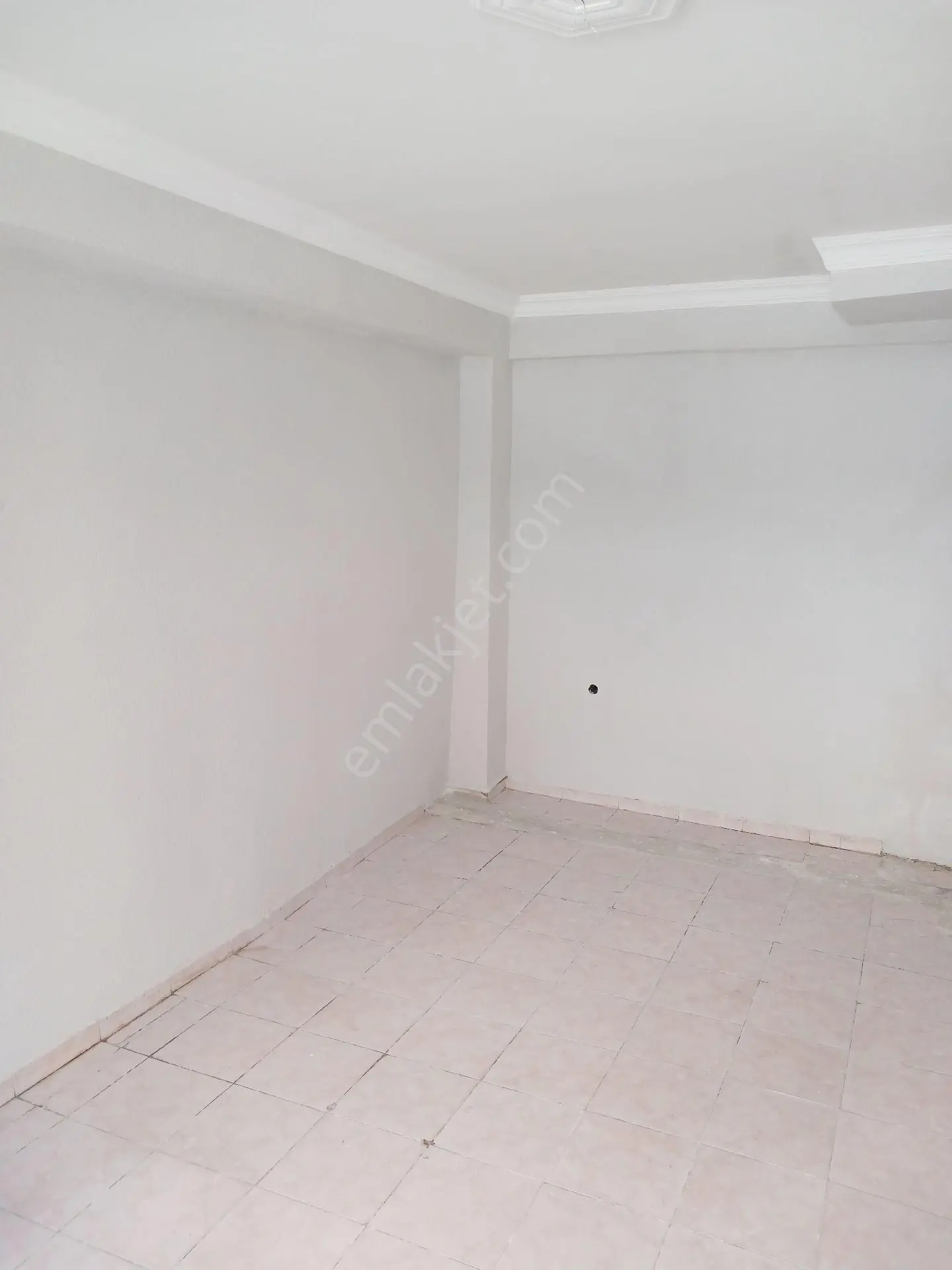 Kiralık Dükkan Caddeye Paralel 20 M2 - Görsel 3