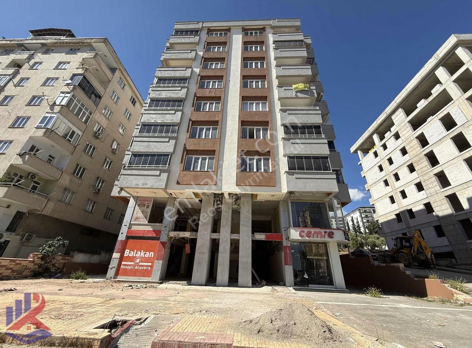 Reos Gayrimenkul'den Binevler Ana Cadde Üzeri 400 M2 İşyeri.