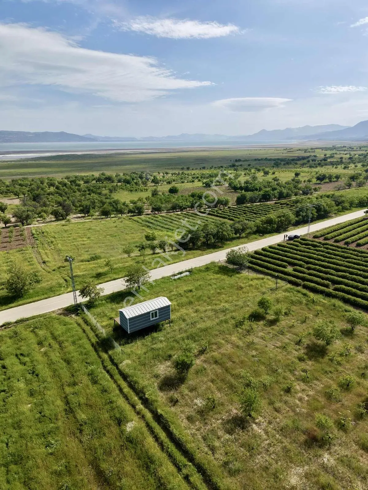 Senir'de Göl Manzaralı 720m2 Kurulu Düzen Hobi Bahçesi - Görsel 2