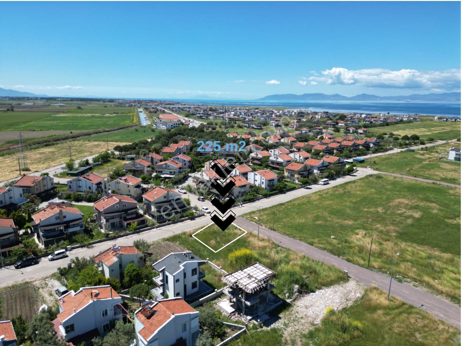 Ayvalık Altınova Kazan Bölgesinde Satılık Köşe Konum 225 M² Arsa - Görsel 2