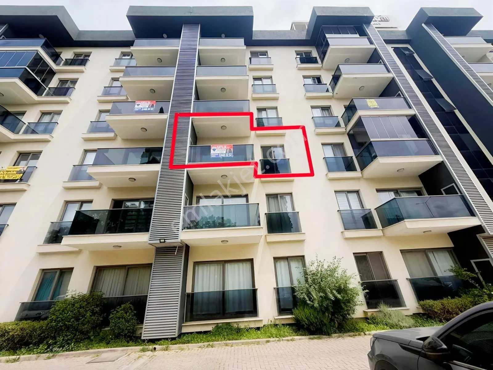 Torbalı Yedieylül Mah Havuzlu Sitede Satılık 1+1 Ara Kat Daire - Görsel 3