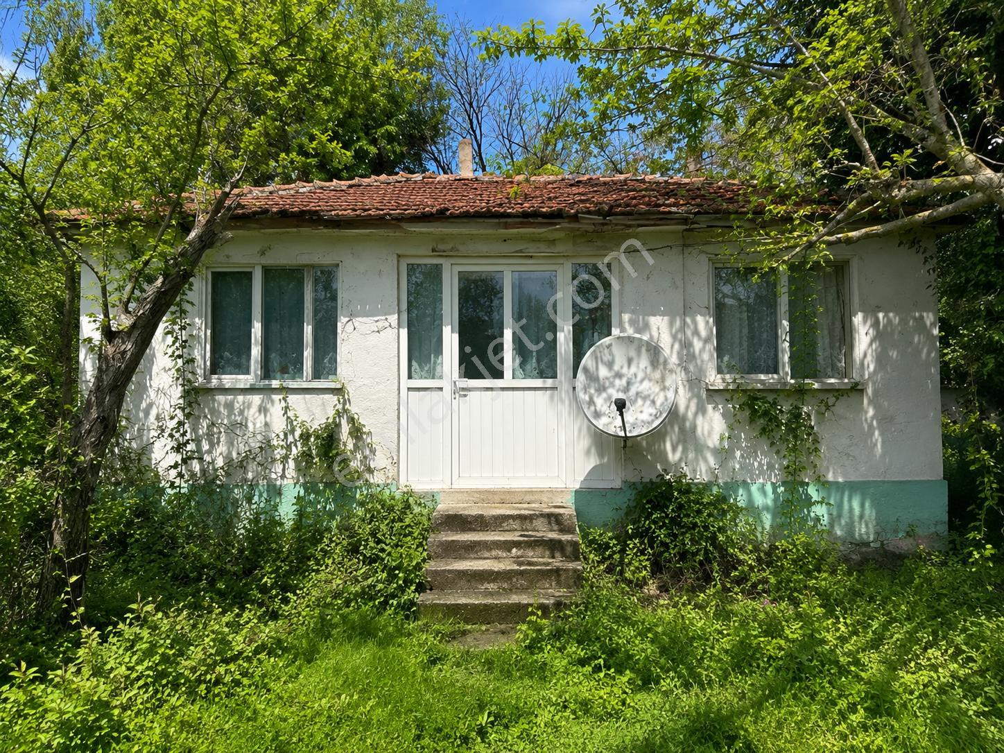 Remax Land' Den Saray Ayvacık Mah. Satılık Müstekil Arsa