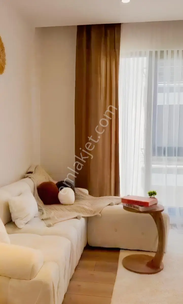 Tramvaya 150 Metre Full Eşyalı Lüks 1+1 Satılık Daire