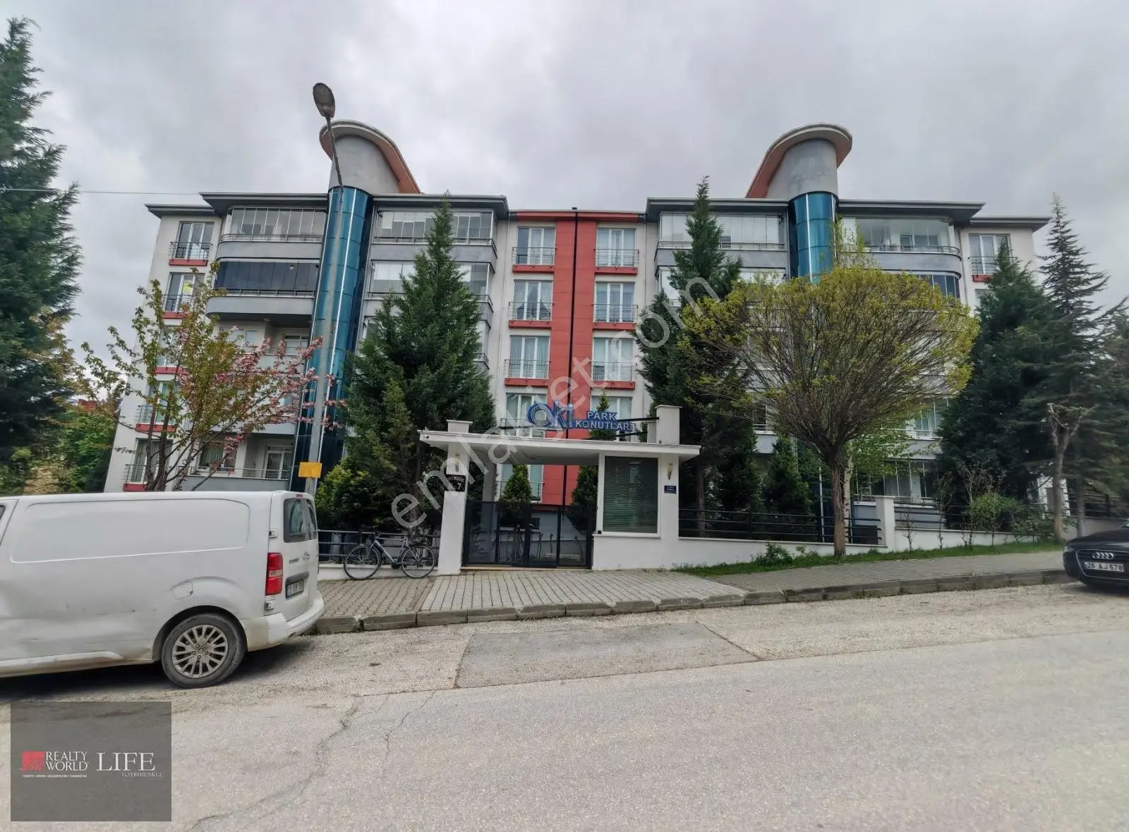 Rw Lıfe// Batıkent Mah.aktepe Sk Oki Sitesi Satılık 3+1 Daire