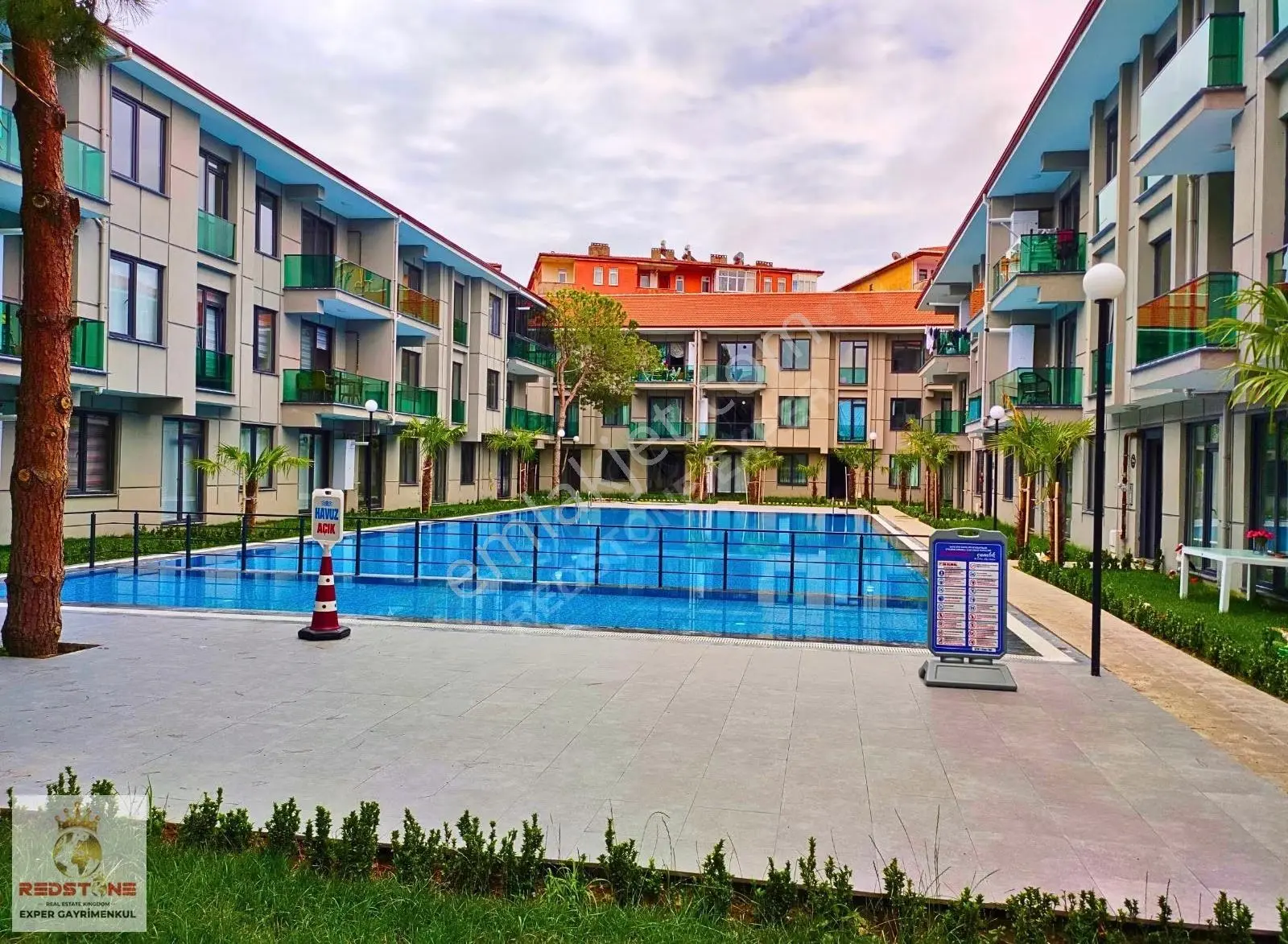 Çamlık1 Sitesinde Bahçe Kullanımlı Eşyalı 1+1 Satılık Daire - Görsel 2