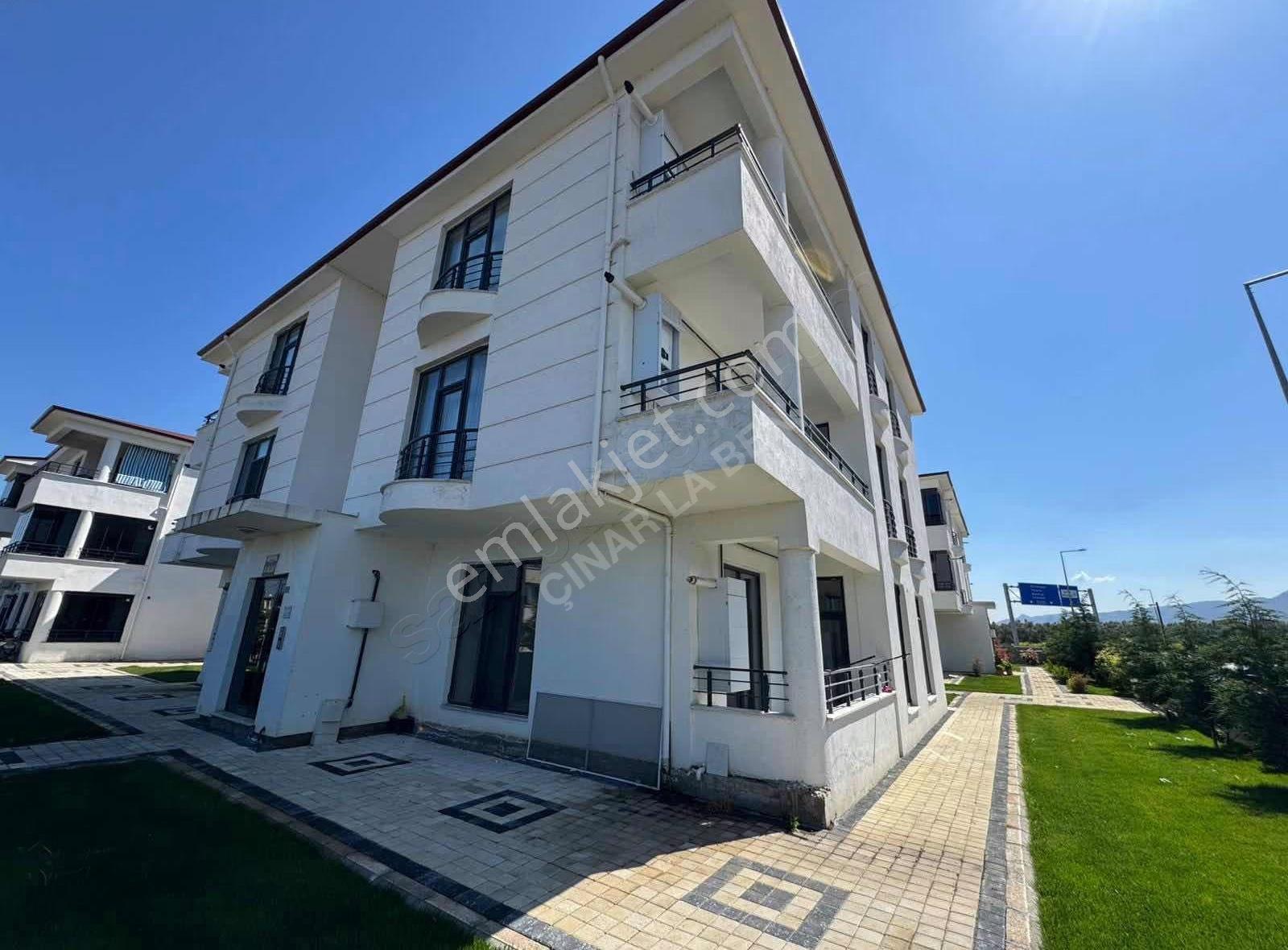Site İçerisinde 2+1 Geniş Tertemiz Kiralık Daire