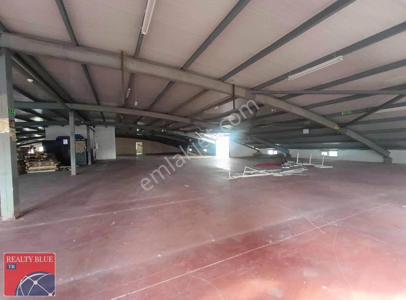 Sultanbeyli Akşemsettinde 1.300 M2 Kiralık Depo
