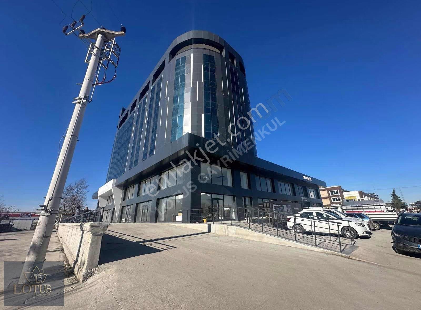 İzmitin En Prestijli Projesi Sapphıre,de 96 M2 Kiralık Mağaza