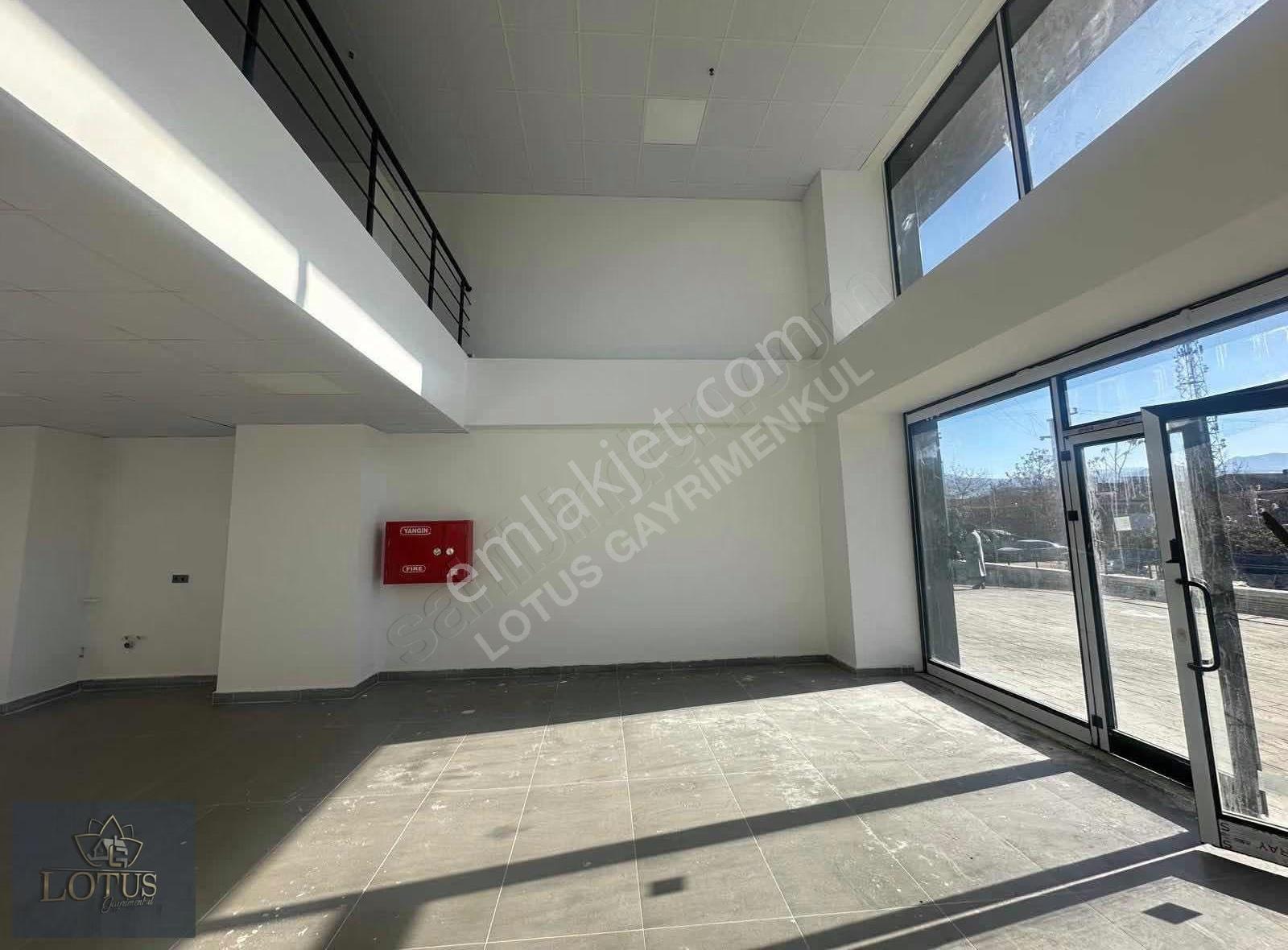 İzmitin En Prestijli Projesi Sapphıre,de 96 M2 Kiralık Mağaza - Görsel 16