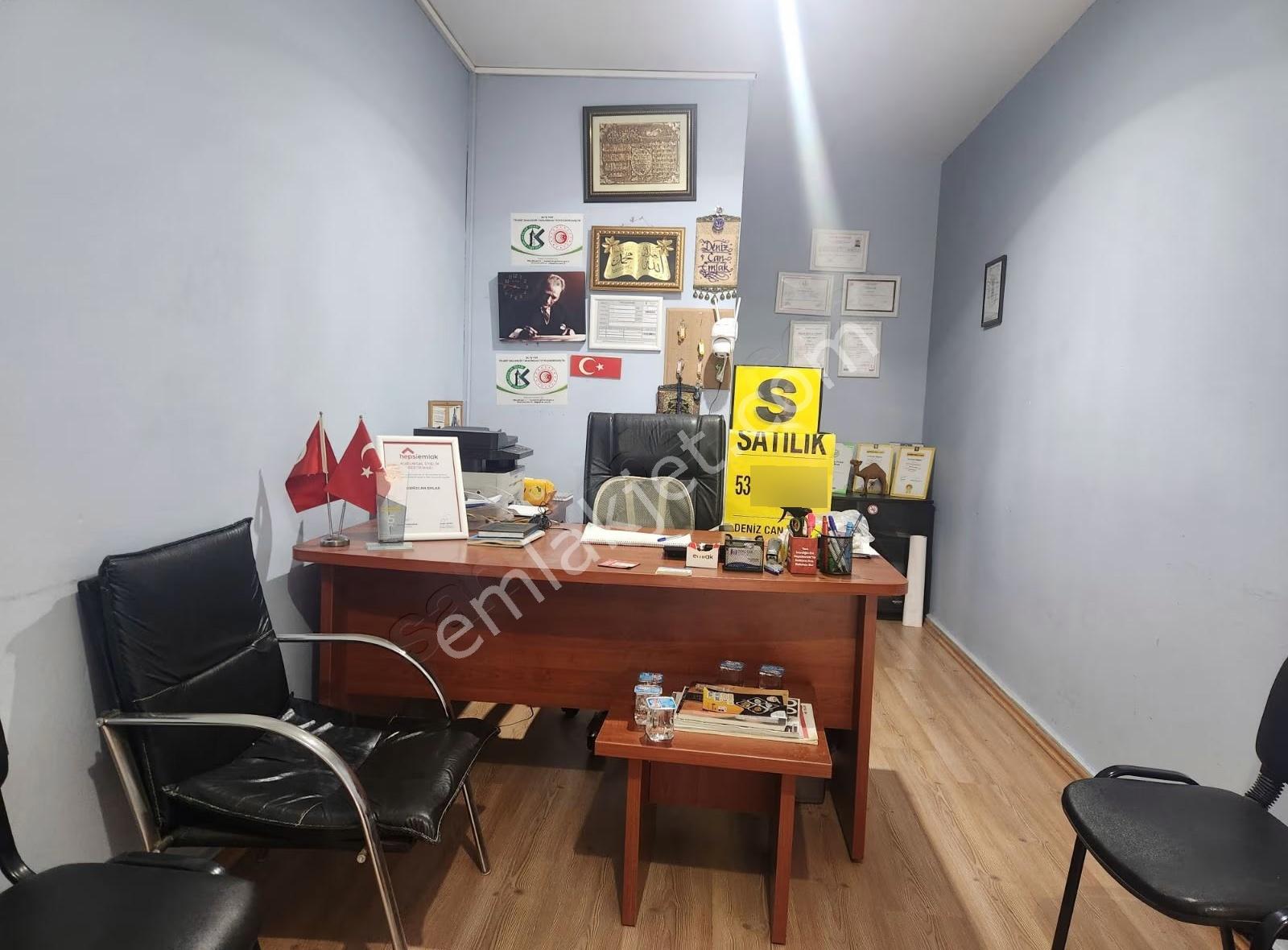 Denız Can Emlak Baglarbasinda Kot Farkı Olan Güzel Bir Arsa
