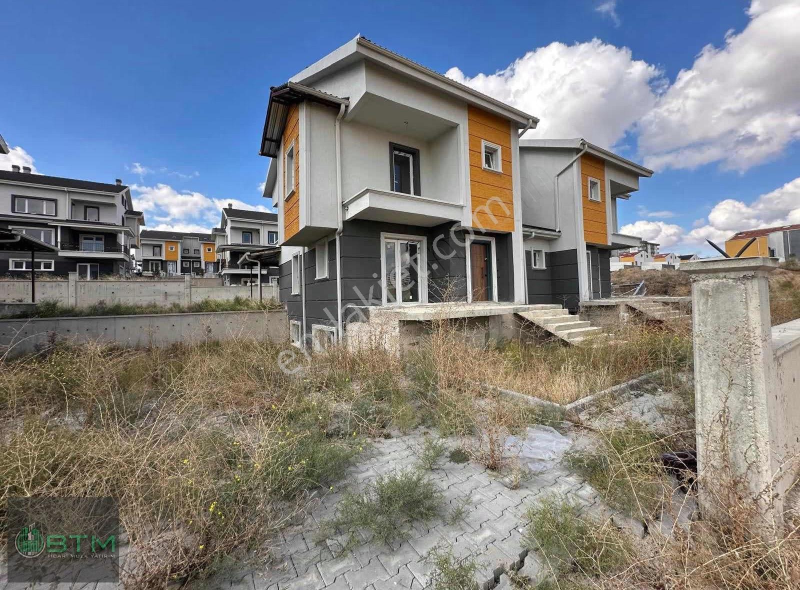 Temelli Alcı Mah.'de Her Türlü Takasa Açık 5+2 Site İçi Villa