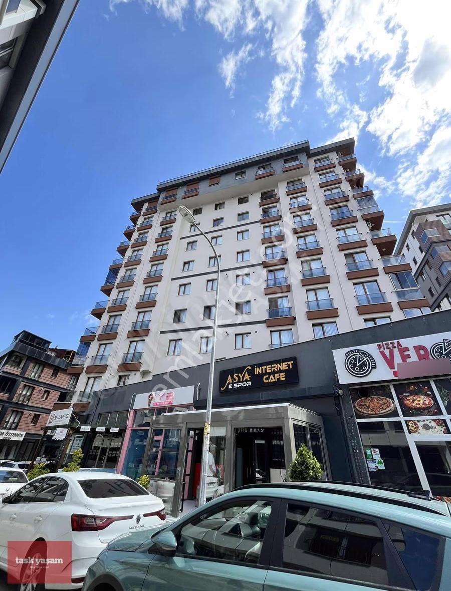 Ümraniye Çarşı Evlerinde 4+1 Teraslı Satılık Dublex Daire
