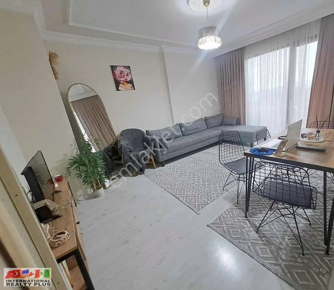 Ahmet Yesevide Geniş Ferah 2+1 Satılık Daire
