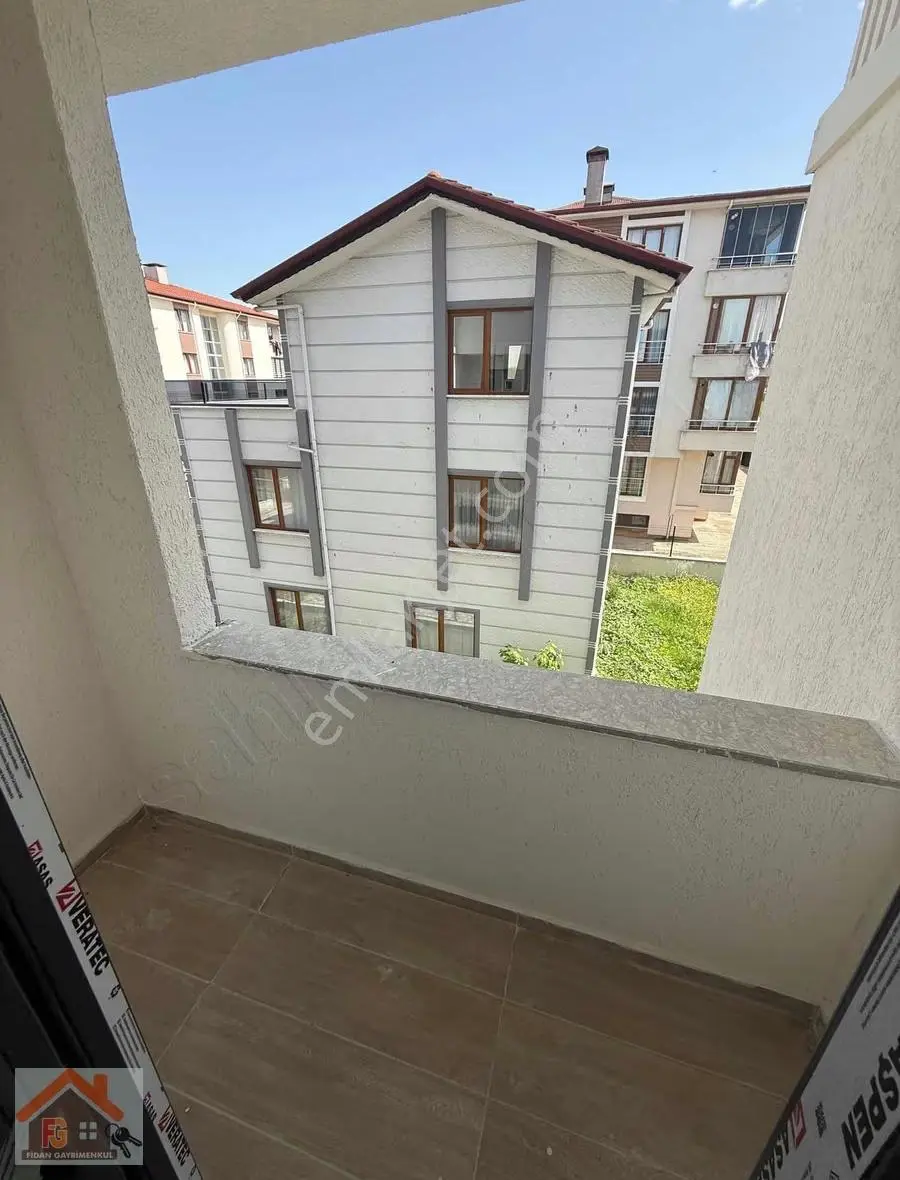 Yalova Tavşanlı Merkezde Satılık 2+1 Arakat Lüks Daire - Görsel 2