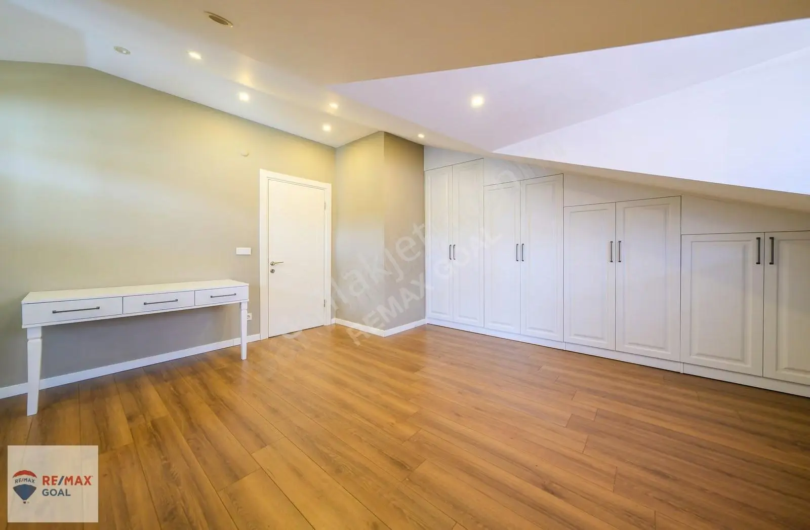 Remax Şirvan'dan İdealtepe'de Deniz Manzaralı 3+1 Satılık Dublex - Görsel 3