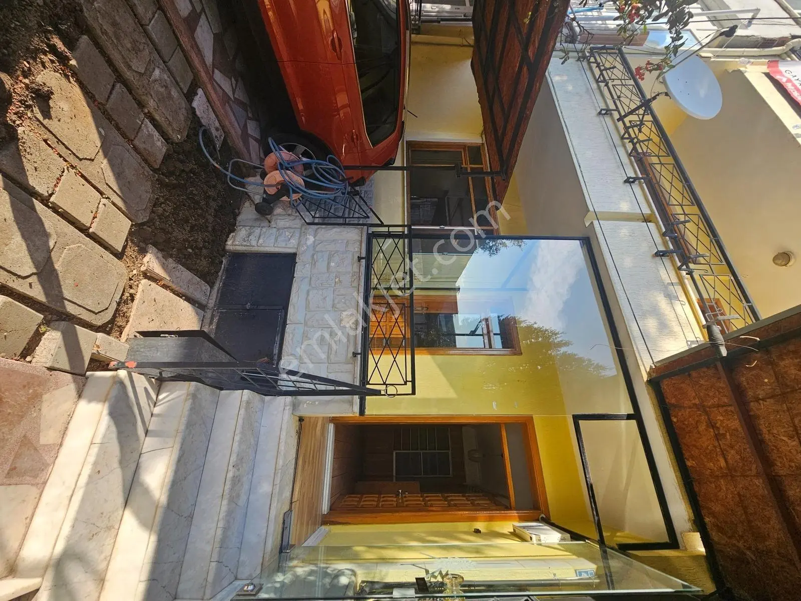 Bahçelievler De Cadde Üzeri Satılık Tripleks - Görsel 2