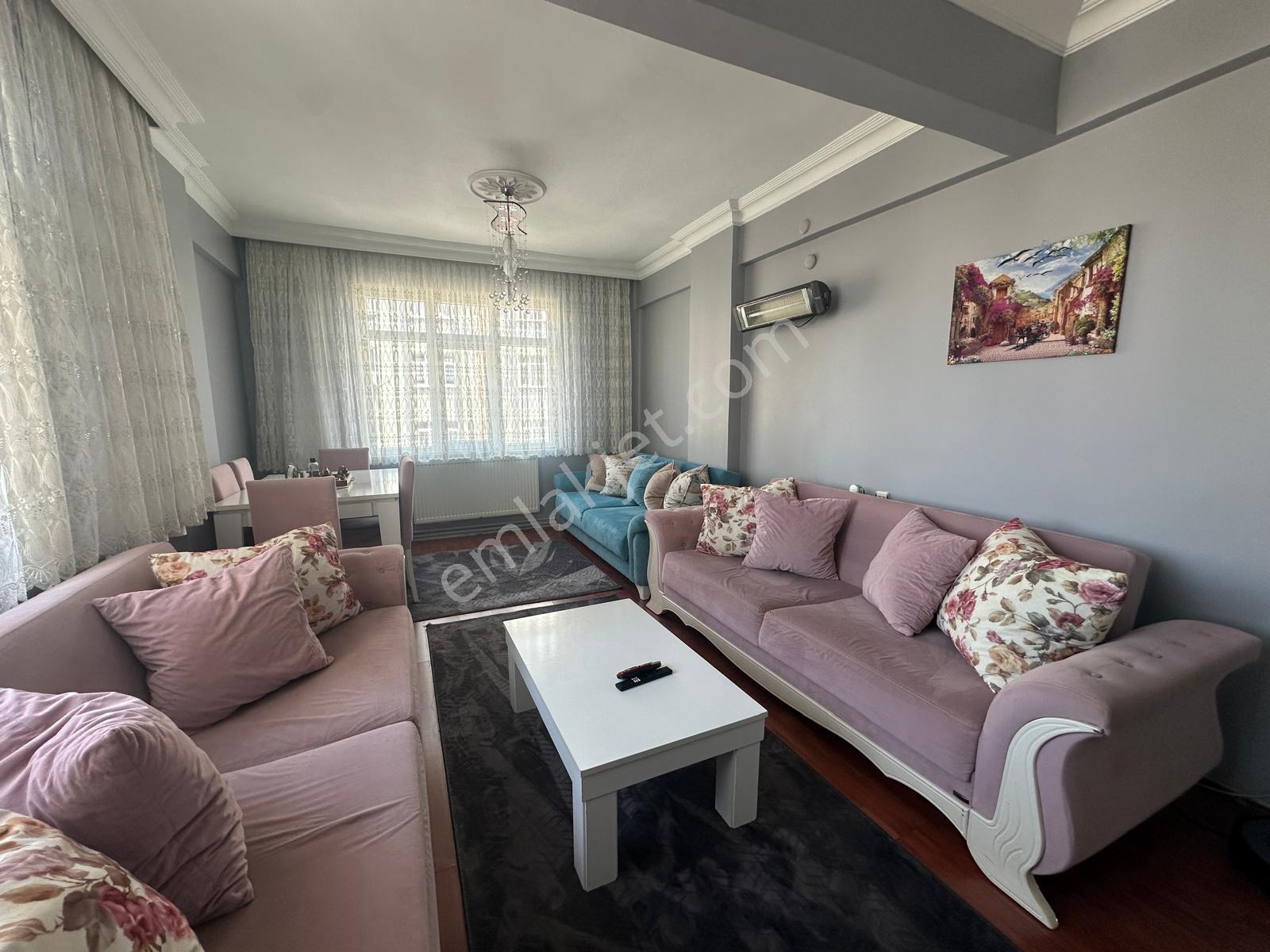 Maltepe Zümrütevler'de Oldukça Kullanışlı 2+1 Satılık Daire