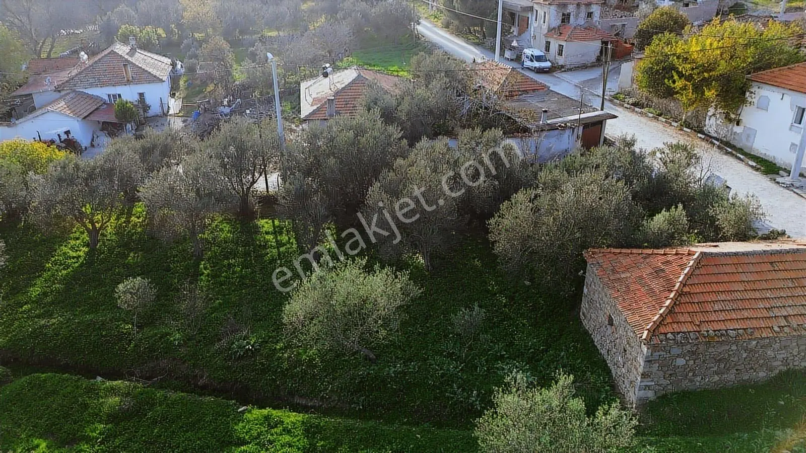 İzmir Bergama Doğancı Köy Merkezinde 590 M2 Satılık İmarlı Arsa - Görsel 2