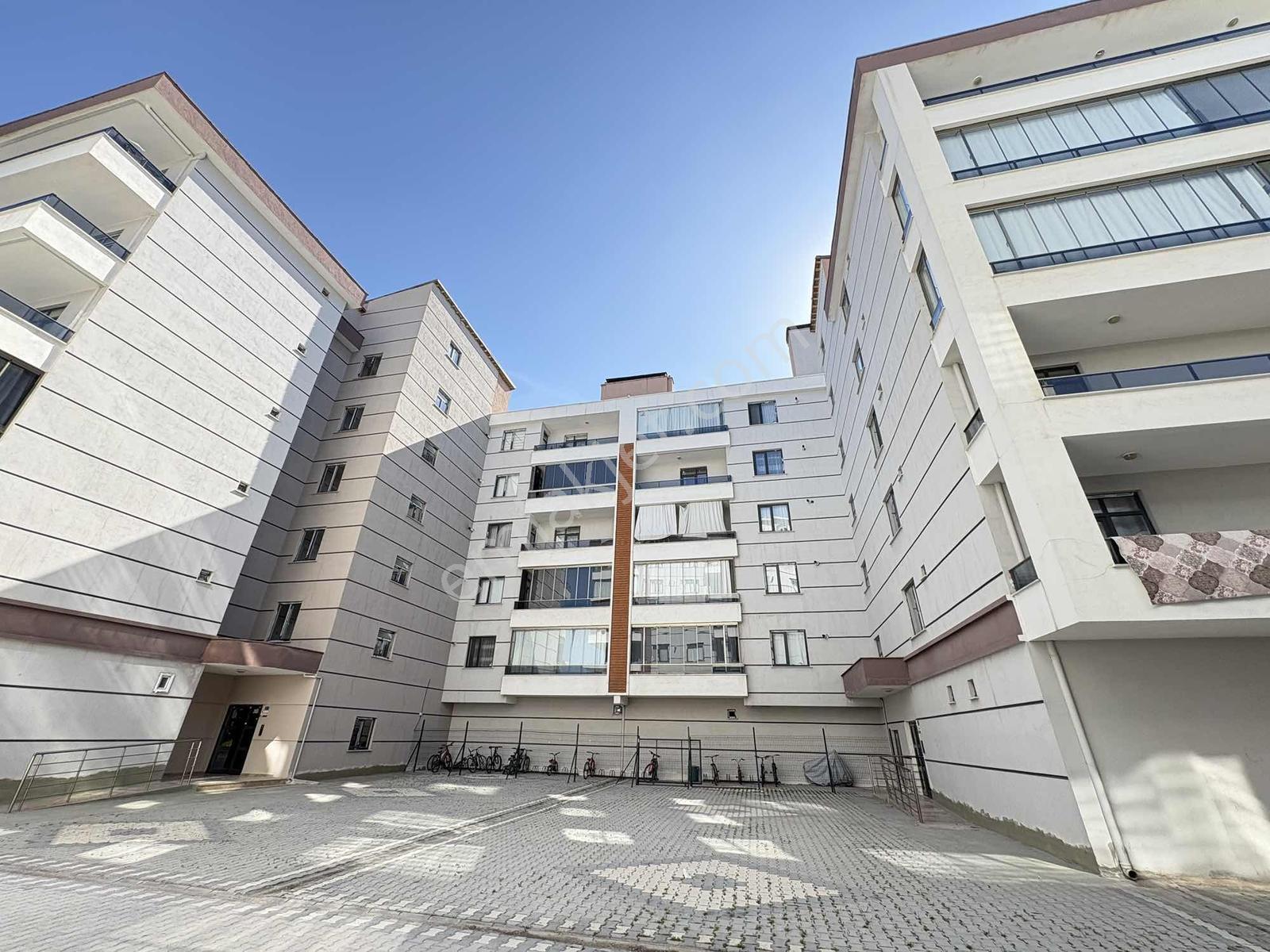 Emirgazi Mah Cadde Üzeri Park Cepheli 3+1 Ara Kat Satılık Daire! - Görsel 14
