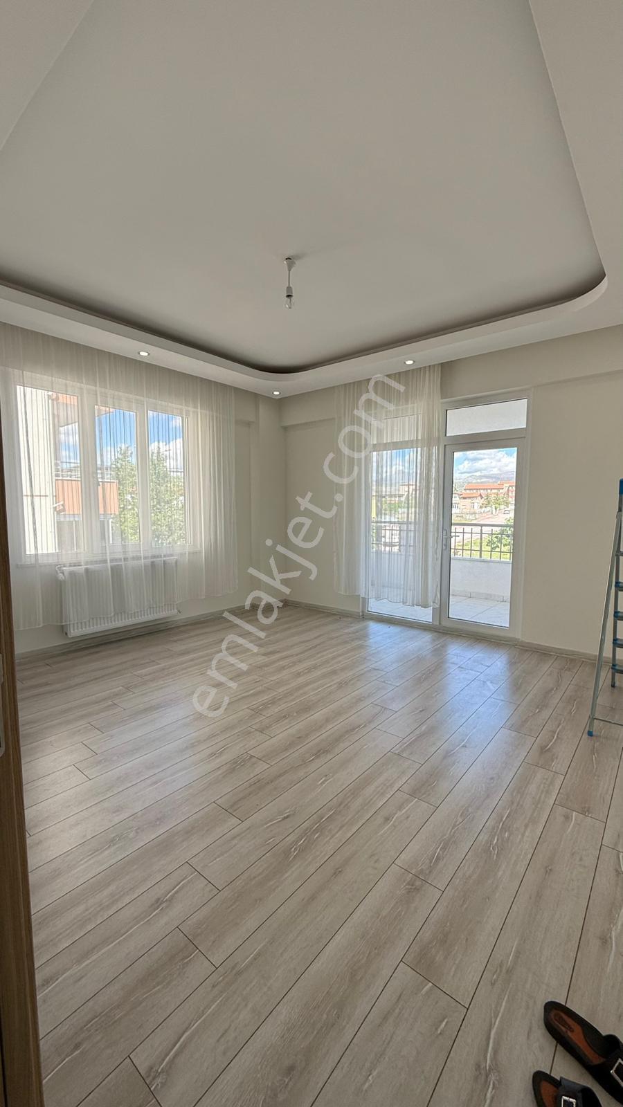 Öz Gaye Emlaktan Develi Bahçelievler Mahallesi Ana Cadde Üzerinde Satılık Daire - Görsel 2