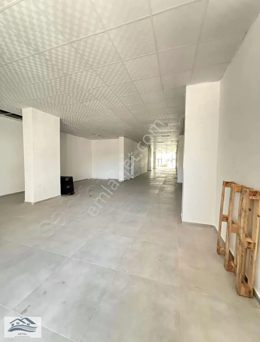Akyol Emlaktan Ana Cadde Üzeri Kiralık 3 Katlı Dükkan & Mağaza