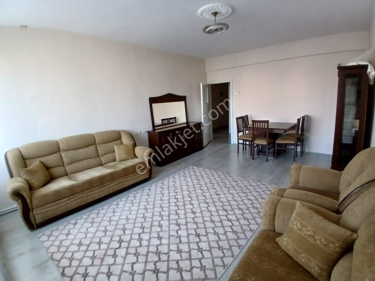 Akçay Emlak'tan Akşehir Çarşı Merkezde Özpark Otel Civarında Eşyalı Kiralık 3+1 Daire
