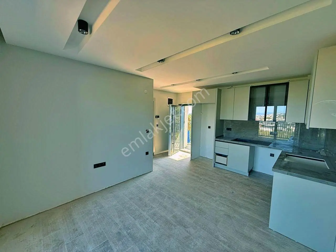 Uytundan Burhaniye Pelitköyde Denize 150 Mt Full Manzaralı 1+1 - Görsel 3