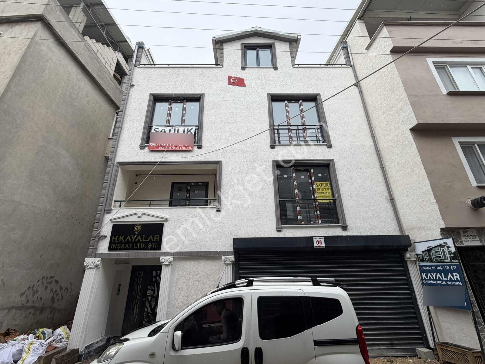 Kayalardan Yunuselide 90/139 M2 Ebeveyn Ve Alaturkalı 2+1 Arakat