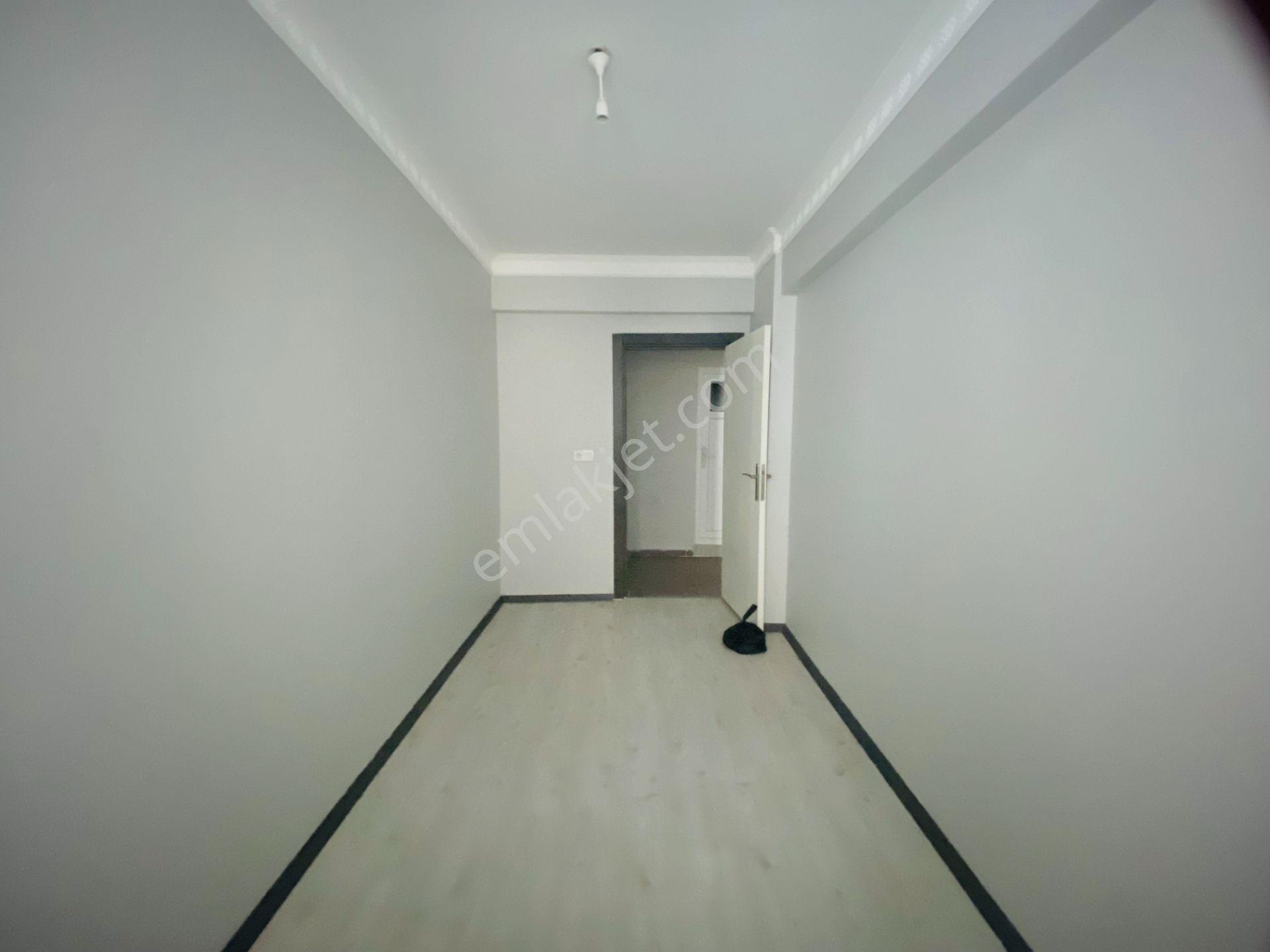 Güven'den Kapaklı'da Caddeye Yakın Kombili Ara Kat 2+1 Daire - Görsel 14