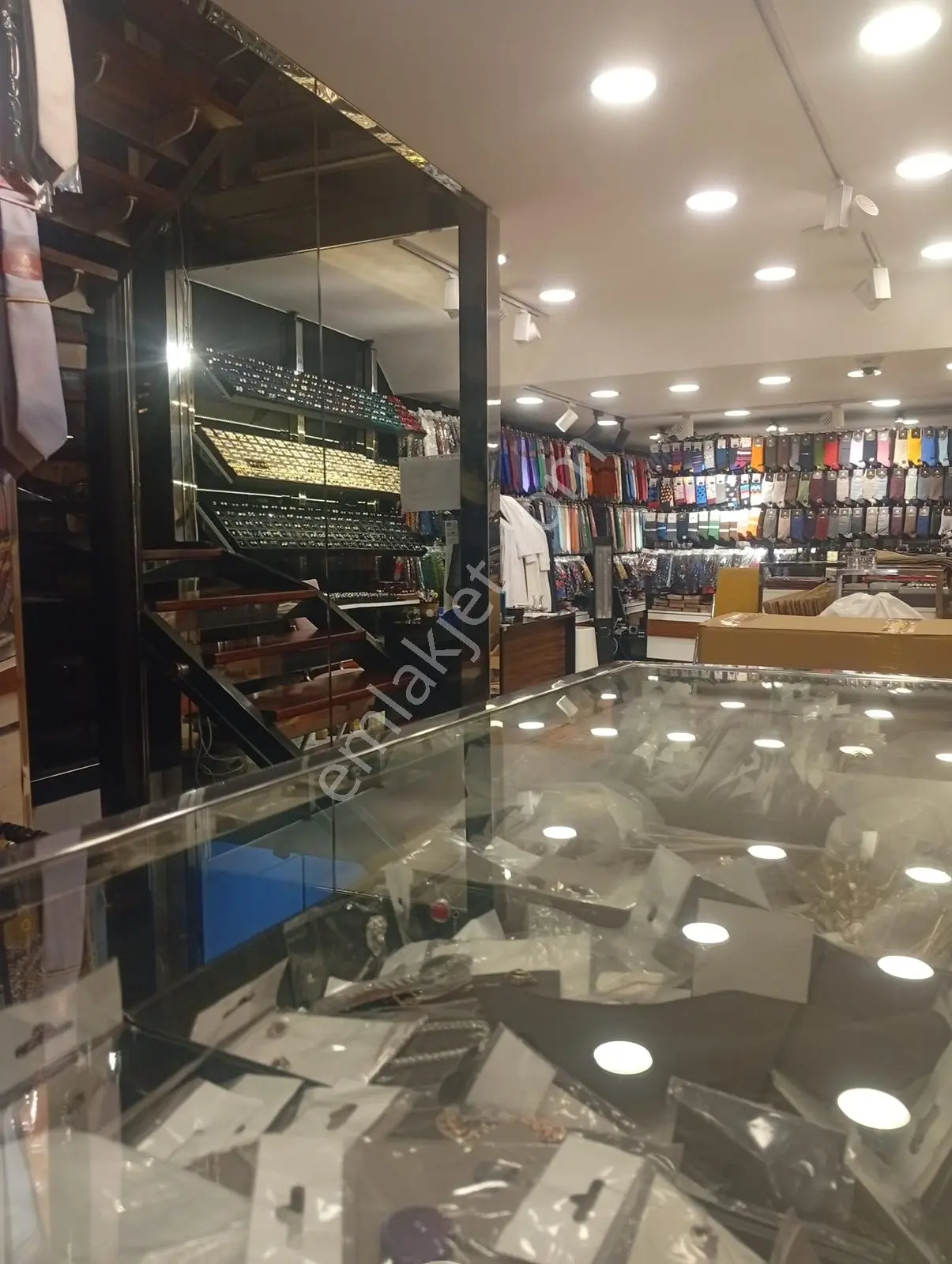 Osmanbey'de Prestijli Lüks Ve Yüksek Vitrinli Satılık Dükkan - Görsel 3