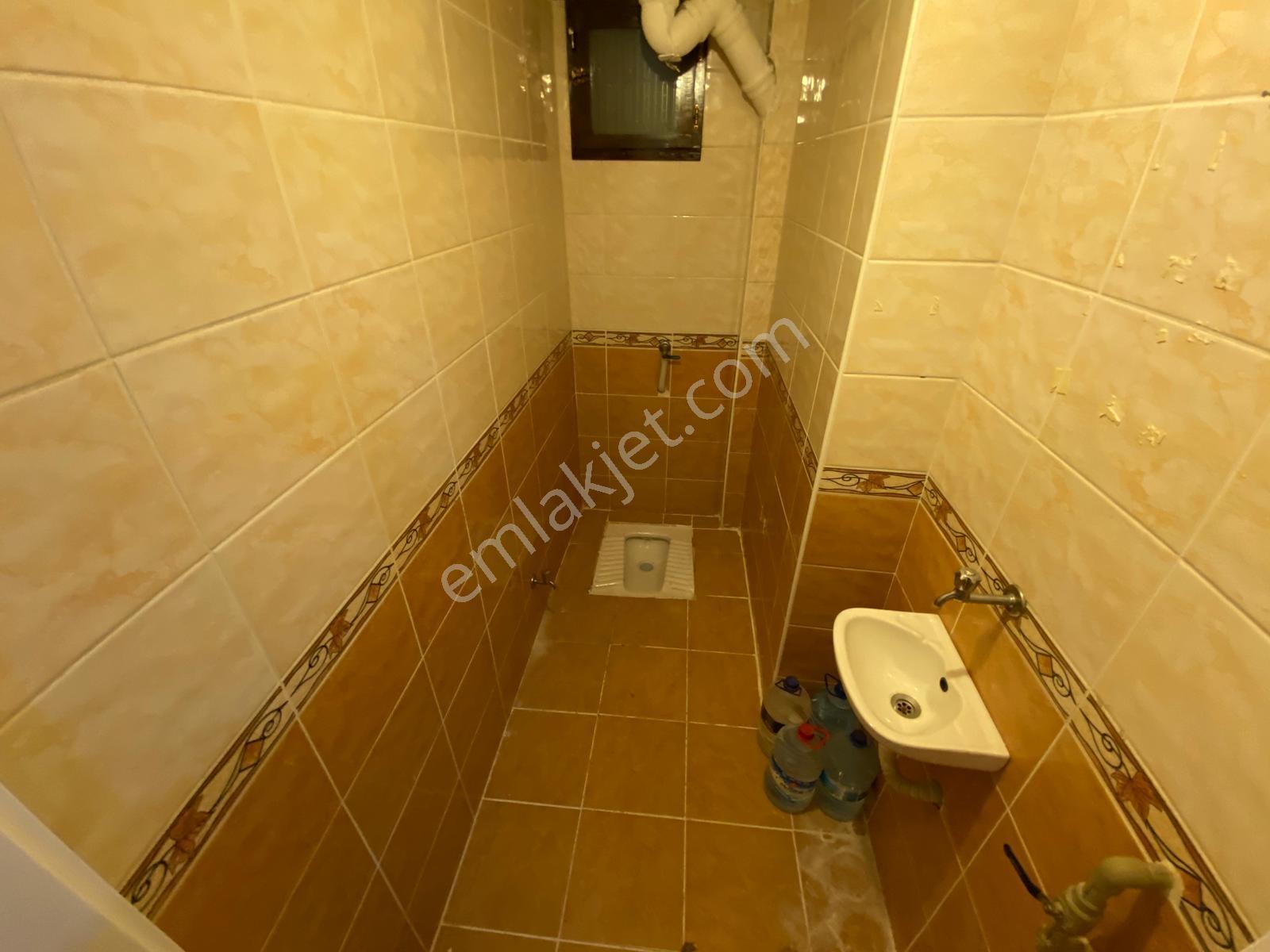 Akşemsettin Lisesi Yanında Katta Ön Cephe 3+1 Kiralık Daire - Görsel 13