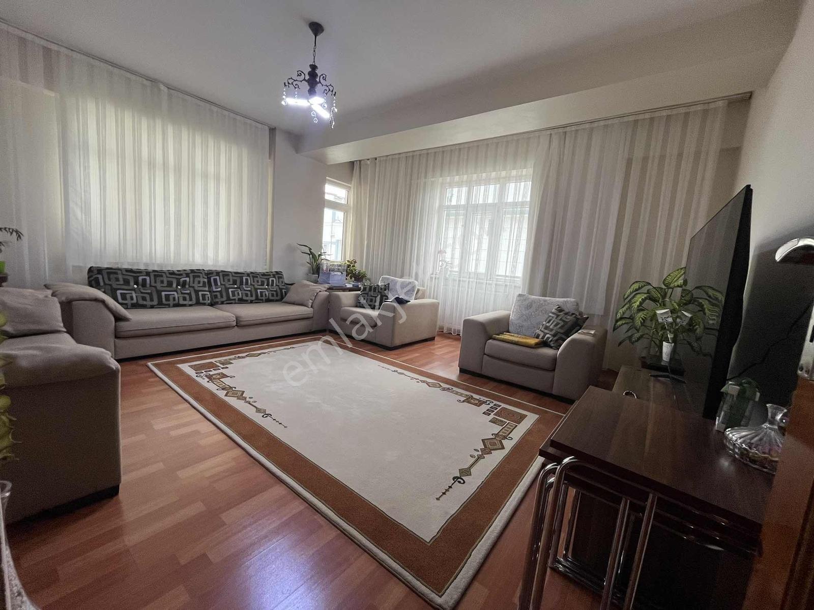 Fevziçakmak Mah. Farabi Hast. Yakını 140m2 3+1 Arakat Daire