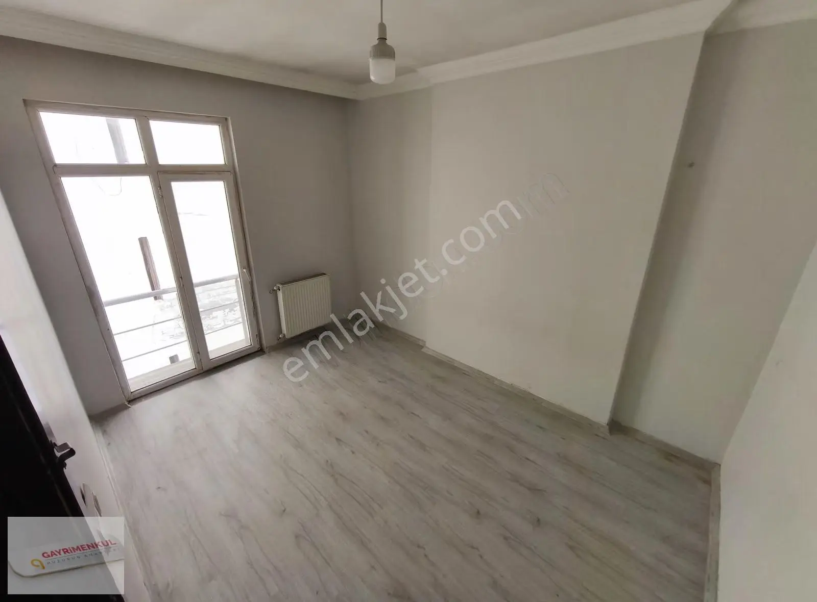 Üniversite Emlaktan Satlık 1+1 Eşyasız Stüdyo Daire!!! - Görsel 3