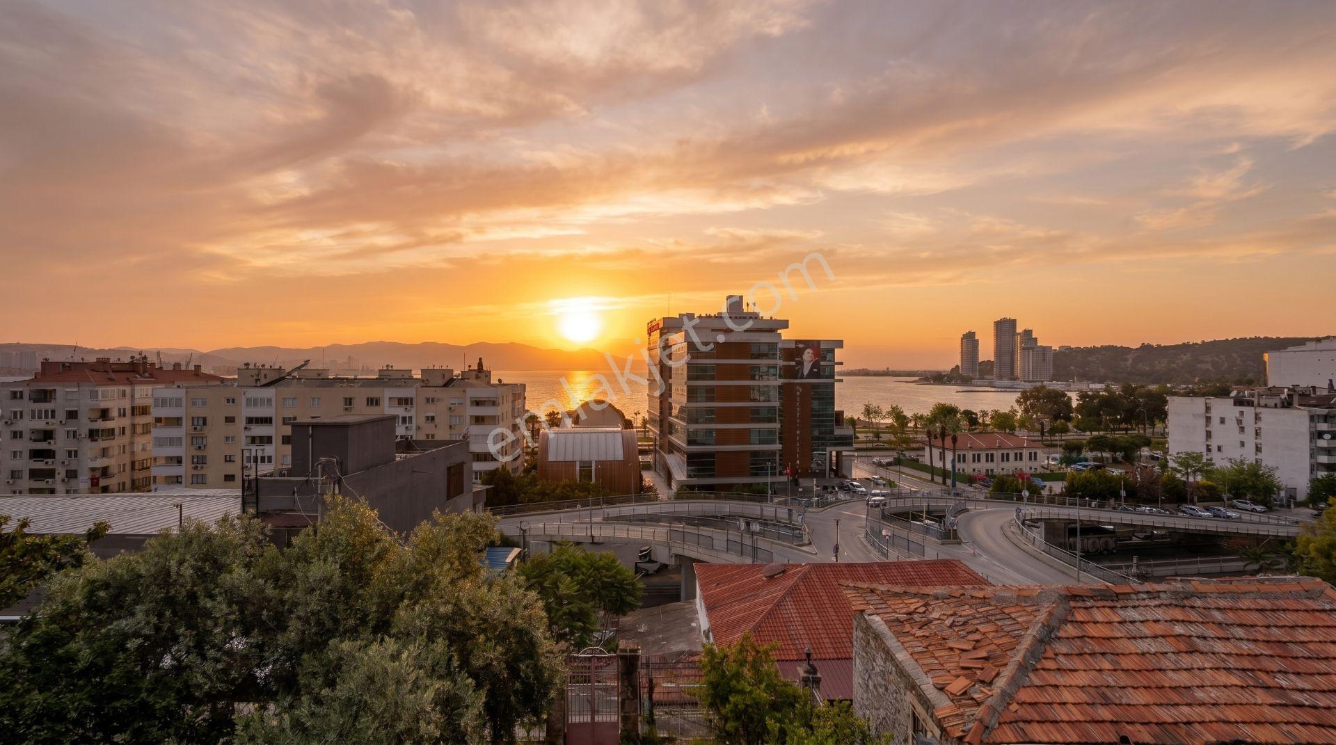 Bayraklı'da Muhteşem Deniz Manzaralı Satılık Tarihi Cumbalı Köşk - Görsel 23