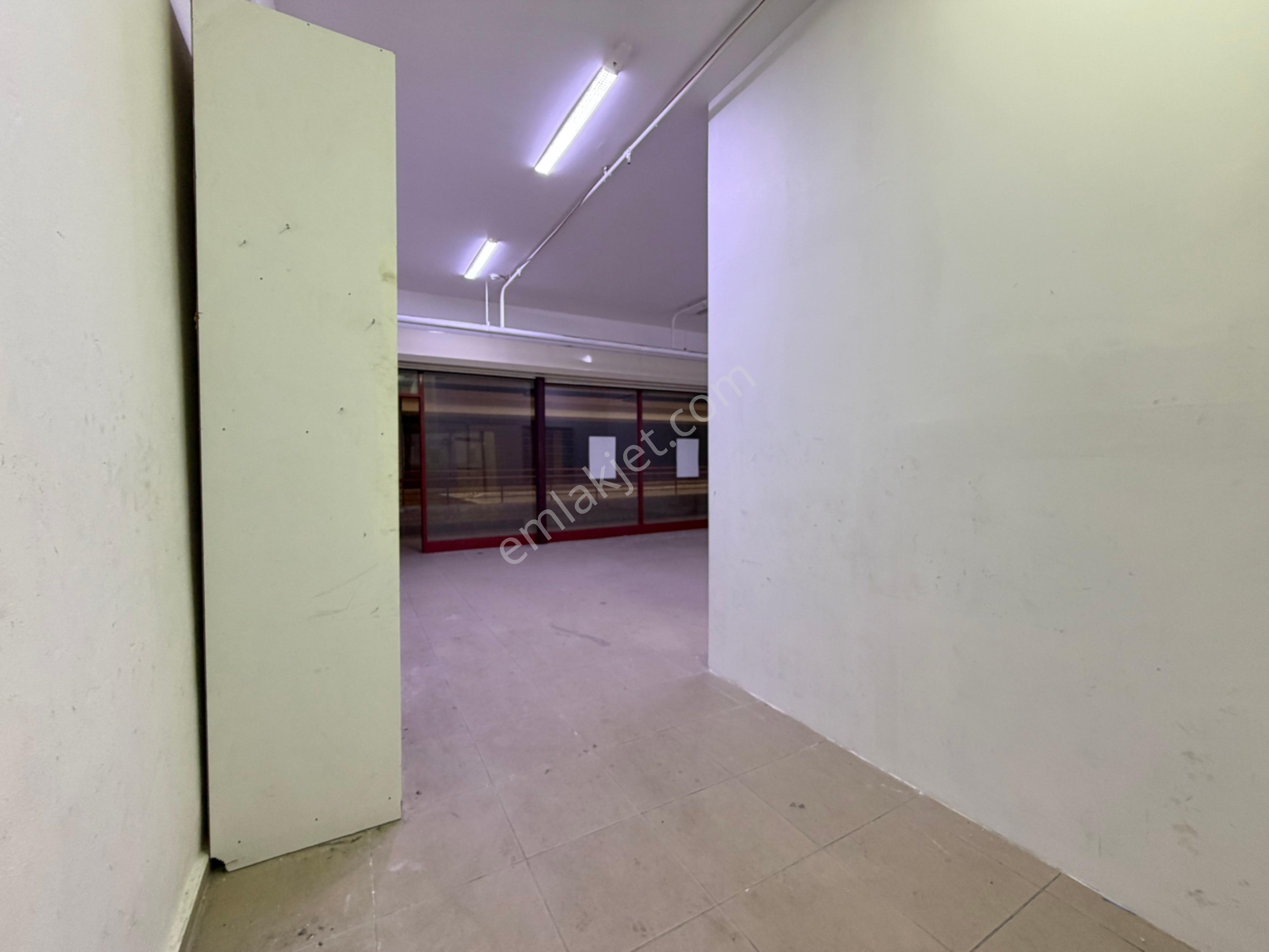Tekstilkentte Otomatik Kepenkli Giriş Katta 70 M2 Kiralık Dükkan - Görsel 11