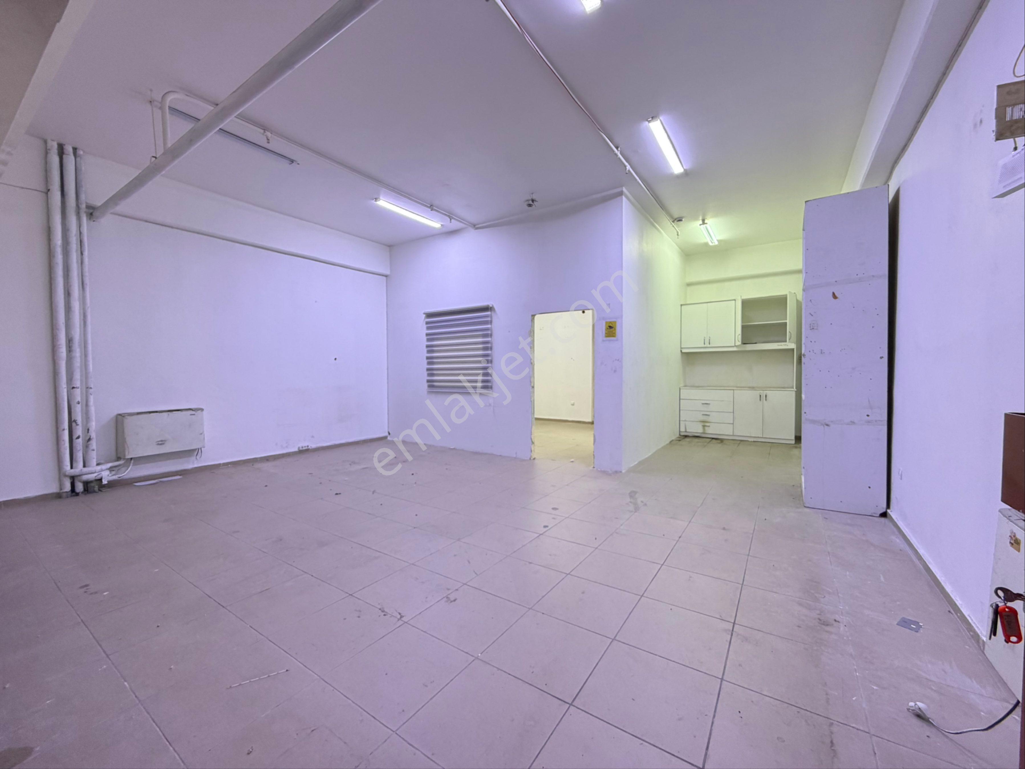 Tekstilkentte Otomatik Kepenkli Giriş Katta 70 M2 Kiralık Dükkan - Görsel 3