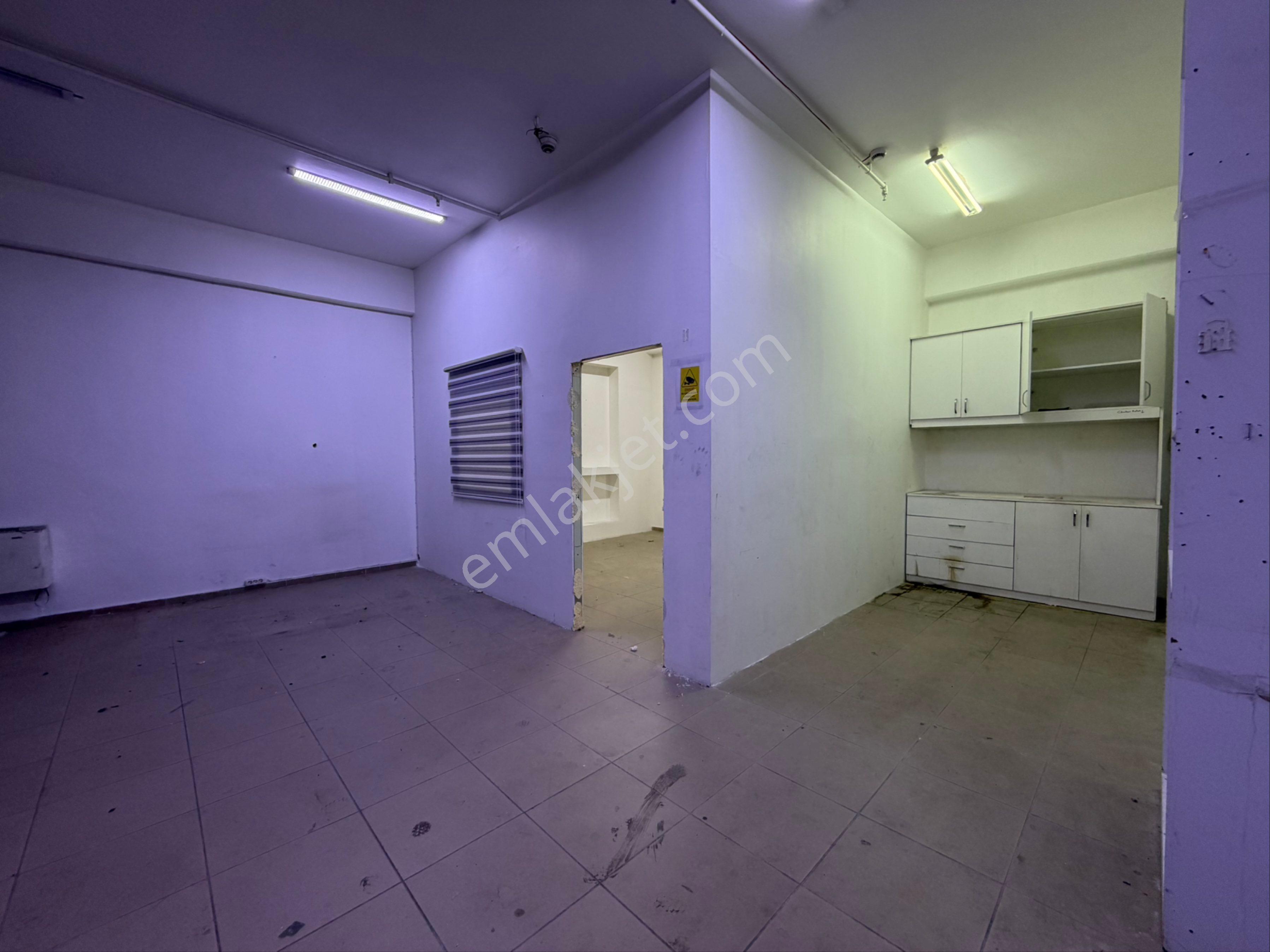 Tekstilkentte Otomatik Kepenkli Giriş Katta 70 M2 Kiralık Dükkan - Görsel 13