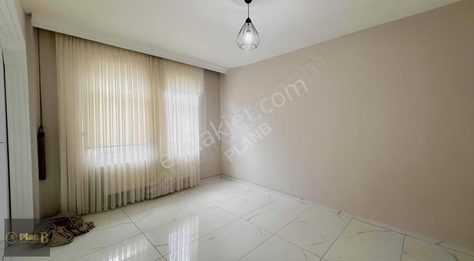 Kabaoğlunda Yenilenmiş İç Tasarıma Sahip Kiralık Daire - Görsel 3